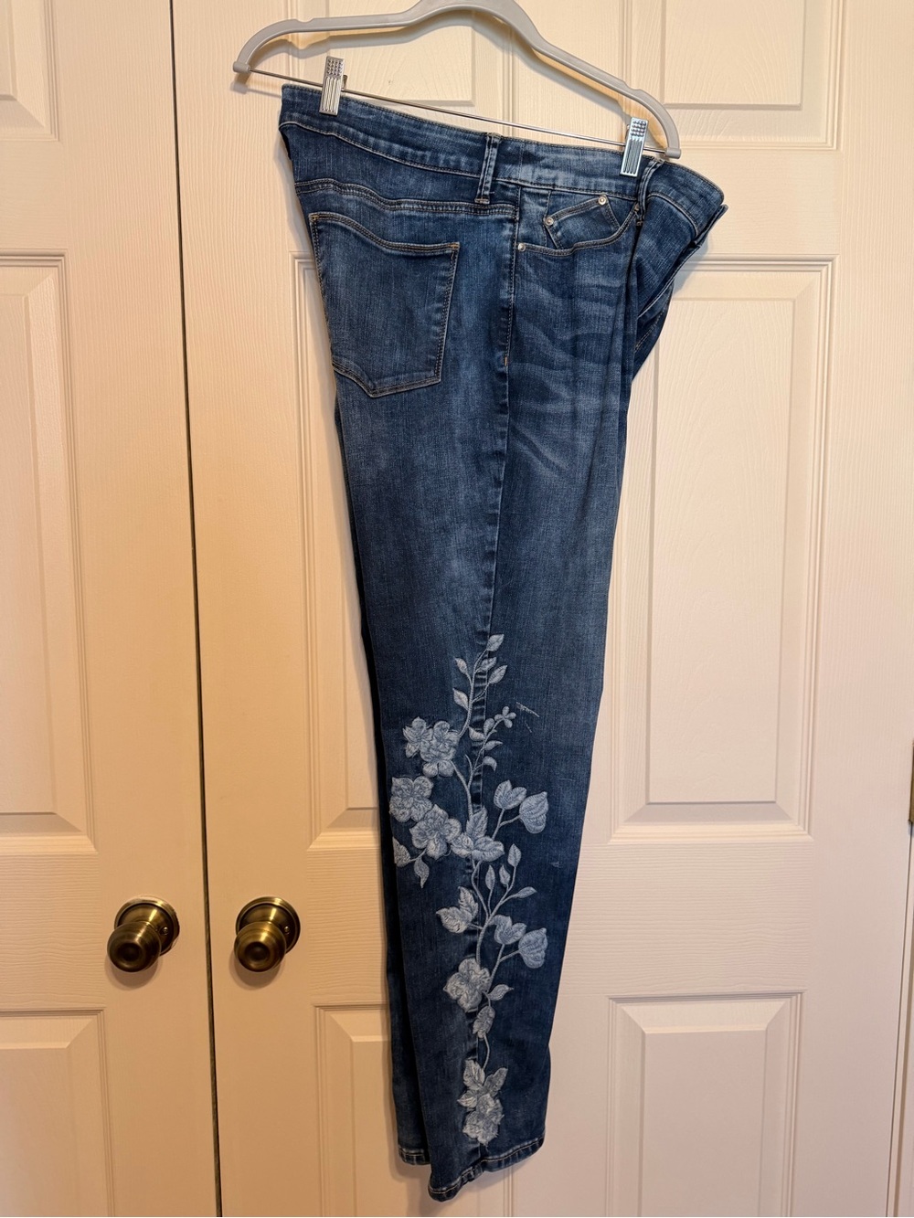 Chico's Dark Blue Straight-Leg Jeans with White Floral Embroidery US size 12R